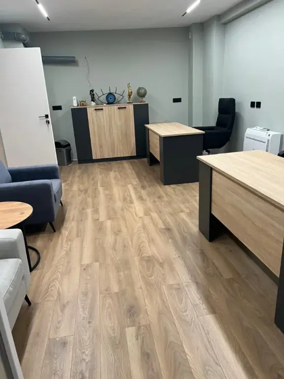 Qera | Ambjent Biznesi | Liqeni i Thatë | 900 €/muaj