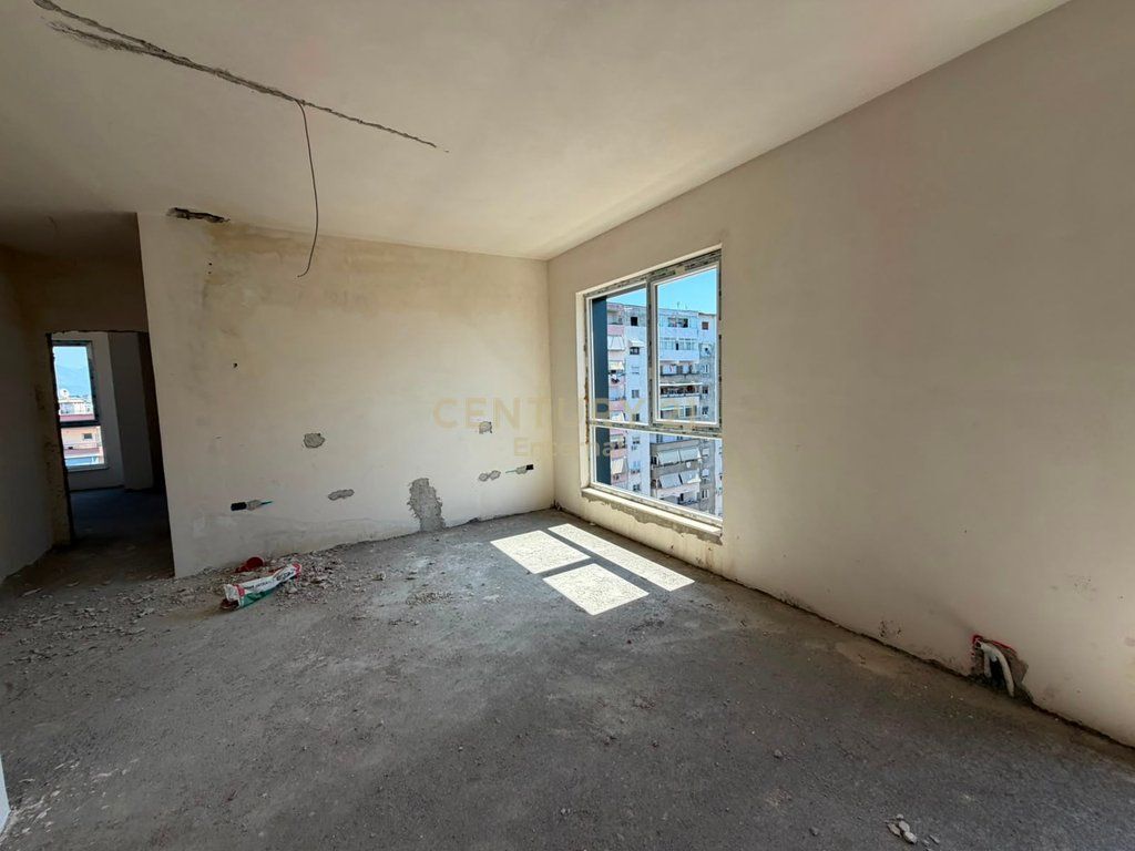 Shitet apartament 2+1 +2 te fusha e Aviacionit