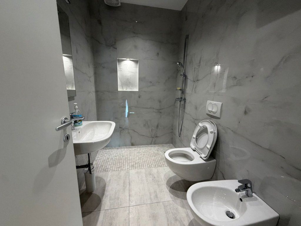 Liceo Sami Frashëri, Affittiamo appartamento 2+1 + Parcheggio TERRA143160