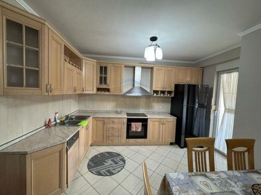 Shitet, Apartament 2+1, Air Albania, Tiranë