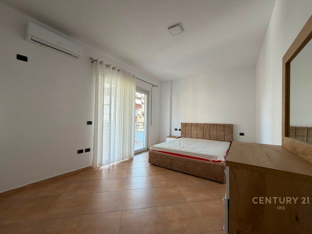 Apartament 2+1+2+ Post Parkimi ne zonen e Kopeshtit Botanik.