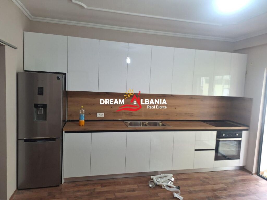 Shitet apartament 2+1+2 ne Don Bosko prane Hotel Ferrari (ID 4121981)