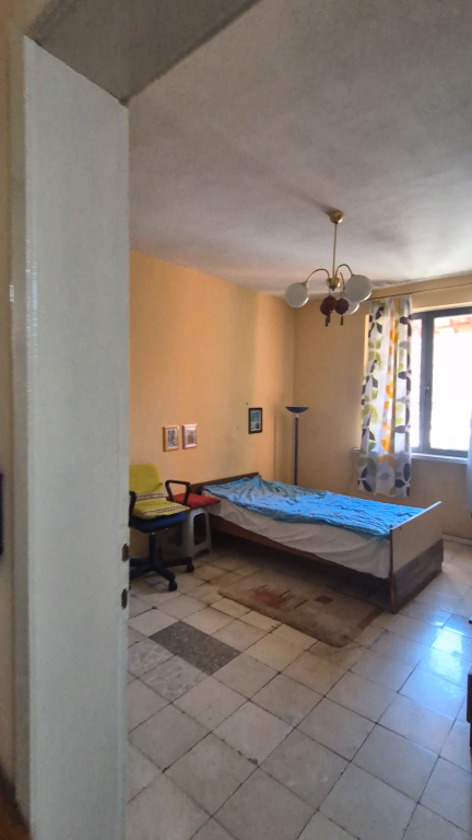 Shitet, Apartament 1+1, Komuna e Parisit, Tiranë.