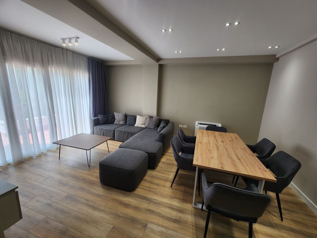 Super Duplex 4+1+3, Liqeni i Thate