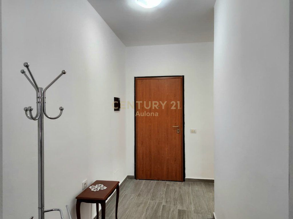 Apartament 2+1 me Pamje të Plotë nga Deti në Lungomare 1