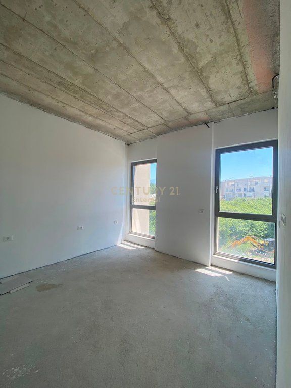 Shitet Apartamnet 2+1 tek Liqeni Thate tek Rezidenca Green Valley