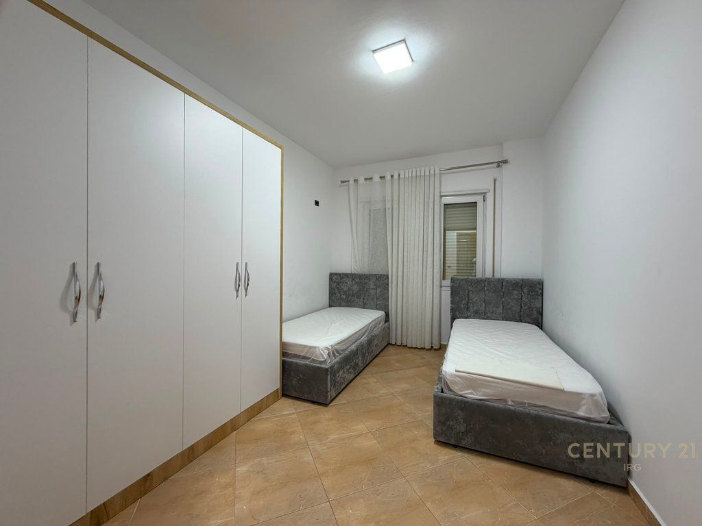 Apartament 2+1+2+ Post Parkimi ne zonen e Kopeshtit Botanik.
