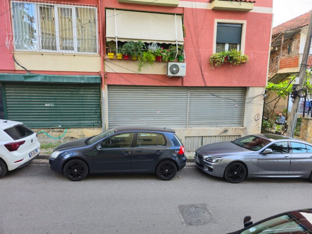 Shitet ambient biznesi 2 Kate Ngjit me Rezidencen 3D Selite . Me hipoteke
