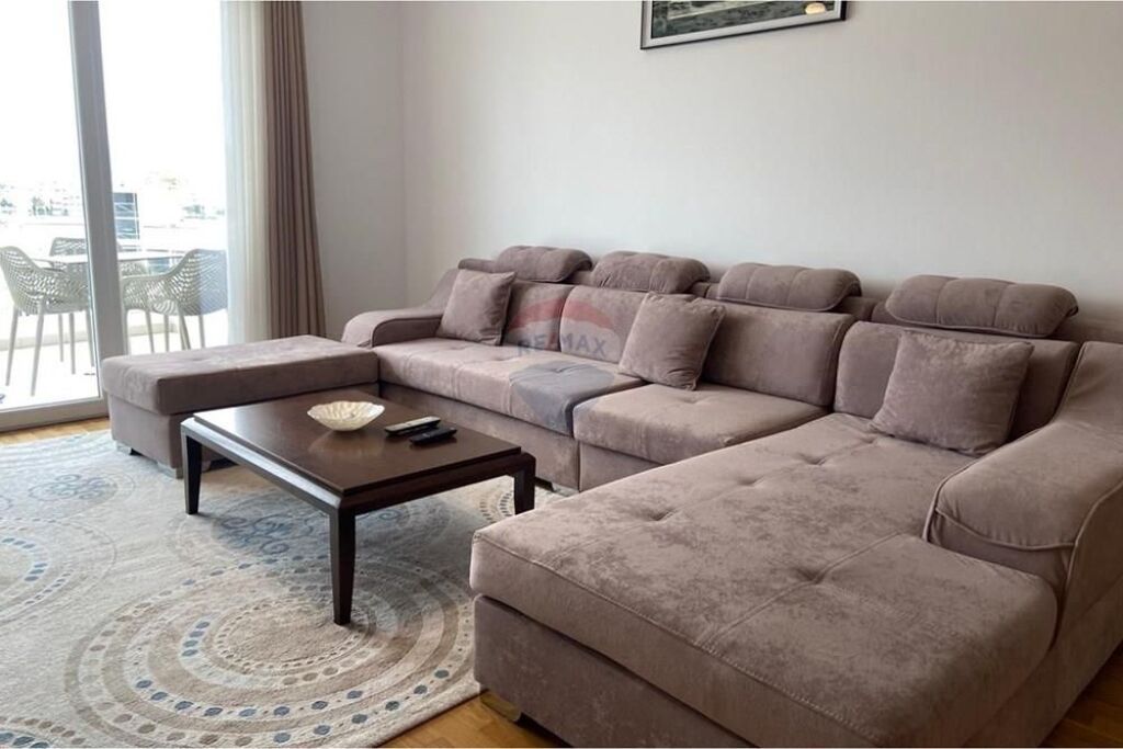 Jepet me qira apartament 2+1 tek Kopshti Botanik