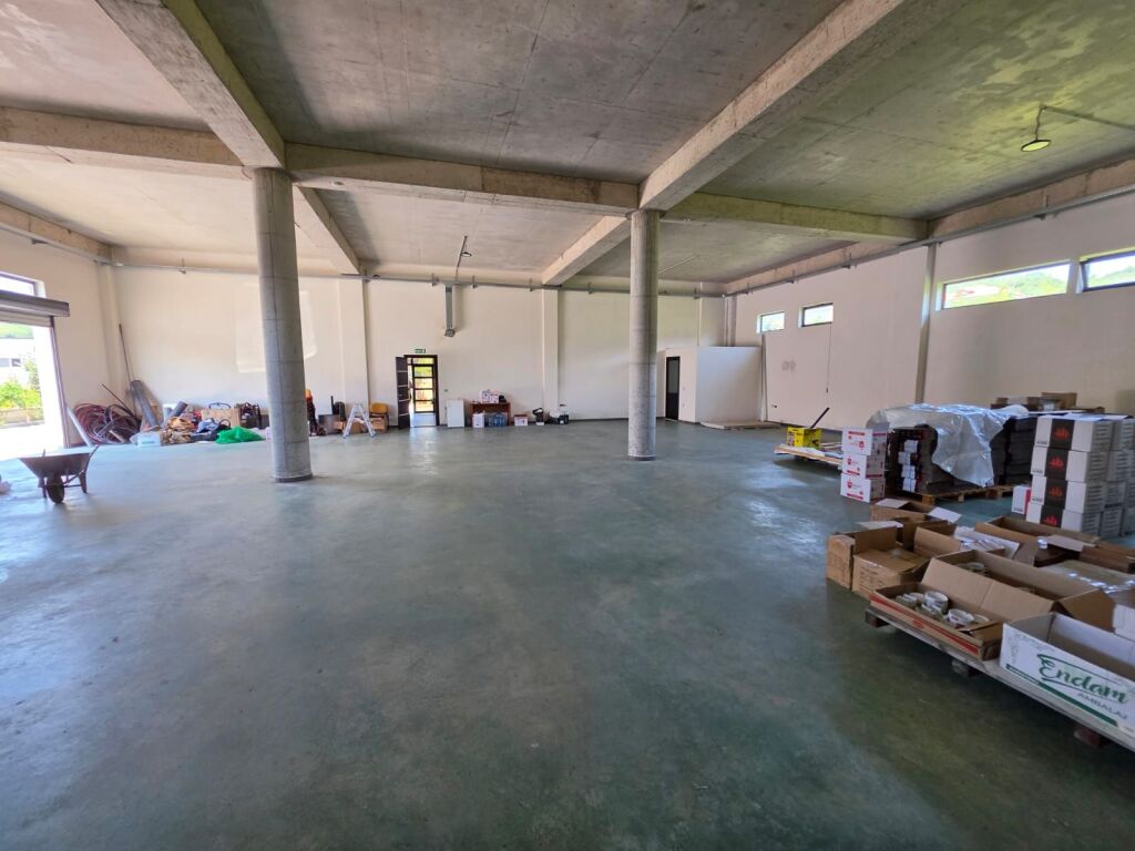 🏢 MAGAZINË MODERNE ME QIRA NË PRUSH – Kombinat 200 m² | Ndërtim i Ri | Standarde Bashkëkohore 5 m lartësi 💥 100.000 Lekë/Muaj 🔥🔥