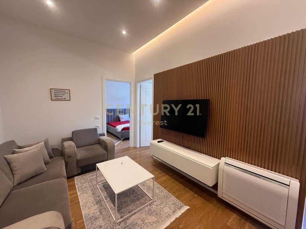 RRUGA E DURRESIT, APARTAMENT 2+1 PER QIRA