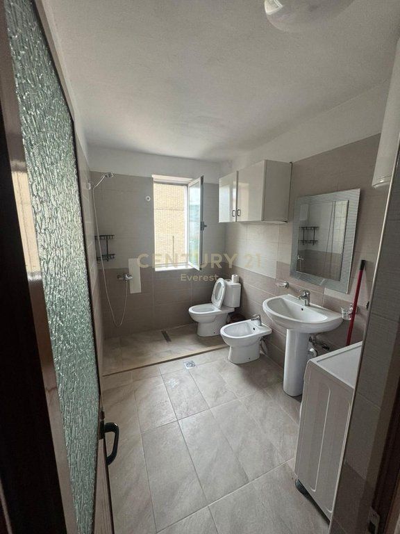 ISH TREGU ELEKTRIK, JAPIM APARTAMENT 2+1 PER QIRA