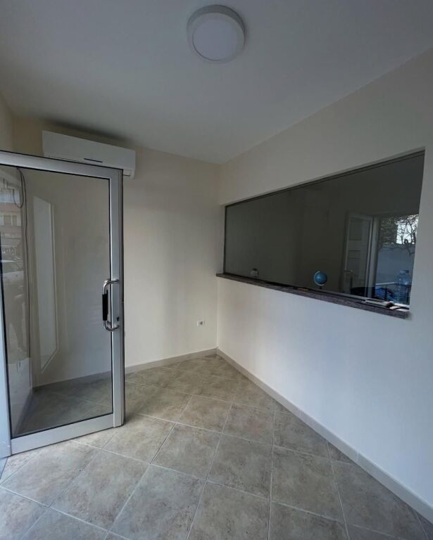 🏢 Locale Commerciale in Affitto nel Centro di Durazzo – Viale Durazzo