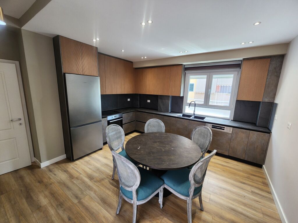 Super Duplex 4+1+3, Liqeni i Thate