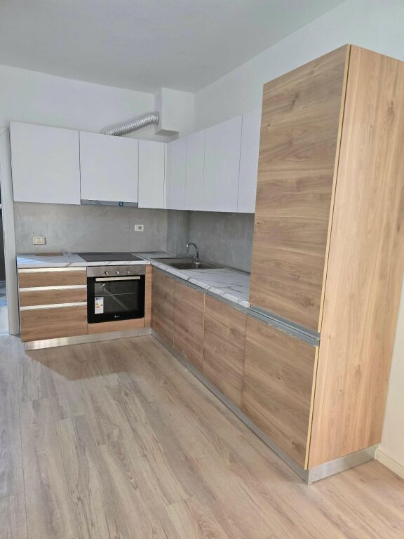Qera | Apartament 2 + 1 | Rruga 5 Maji | 500 €/muaj