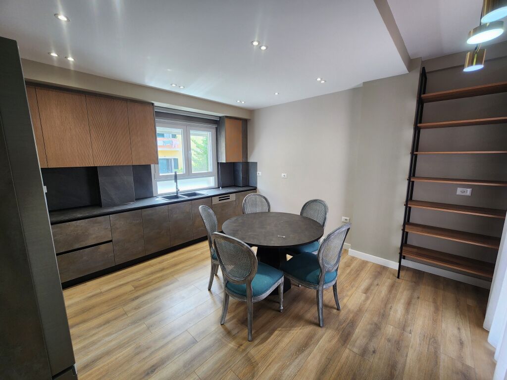 Super Duplex 4+1+3, Liqeni i Thate