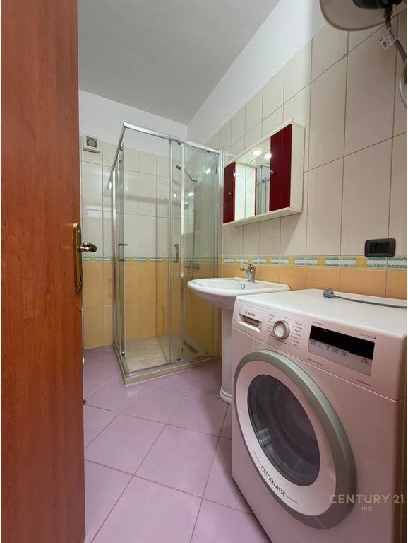 Apartament 2+1+2+ Post Parkimi ne zonen e Kopeshtit Botanik. IRG143208