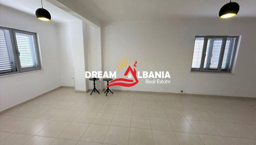 Jepet me qera Vile 3 kateshe tek Vilat Gjermane prane rruges se Elbasanit (ID 4251286)