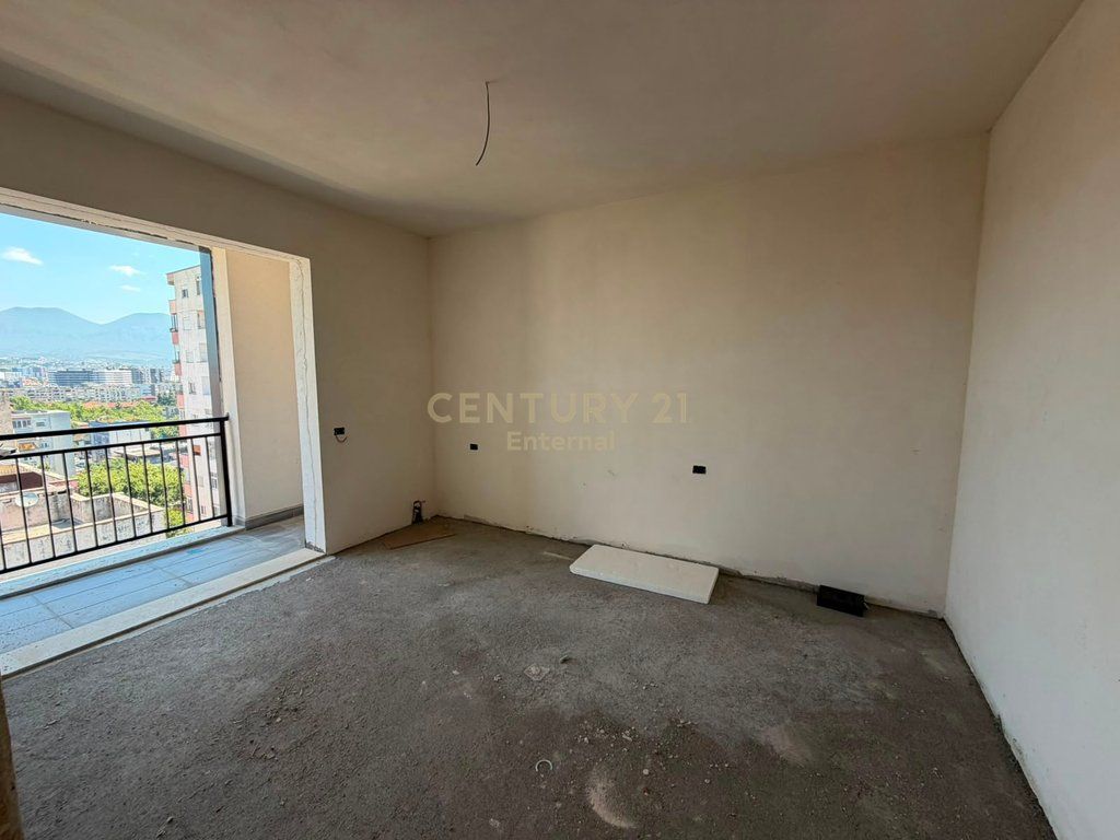 Shitet apartament 2+1 +2 te fusha e Aviacionit