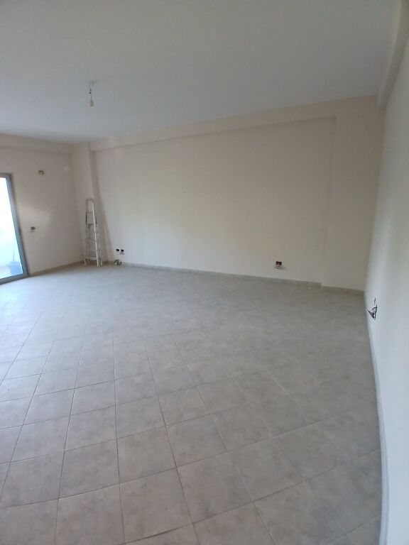 Shitet apartament 2+1+2 pranë Pajtoni Center për vetëm 125 milionë lekë