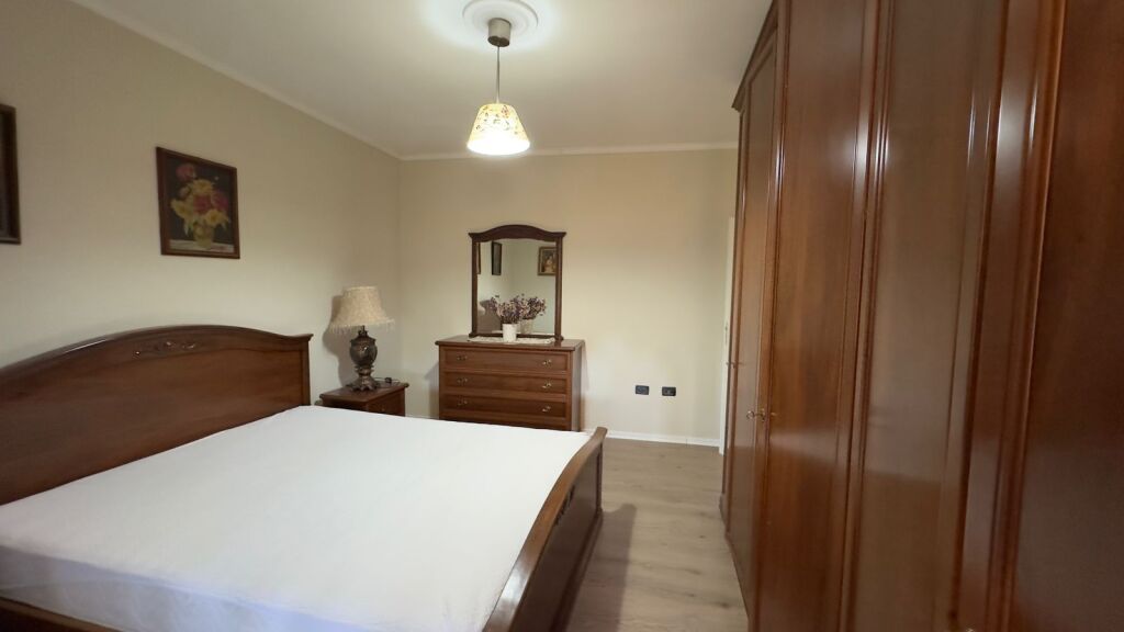 Shitet, Apartament 2+1, Rruga Fortuzi, Tirane . Empire70571