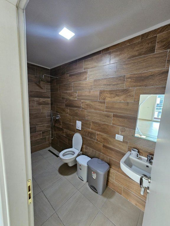 Jepet me qira apartament për zyra/pune, përballë SPAK-ut 650 € /Muaj