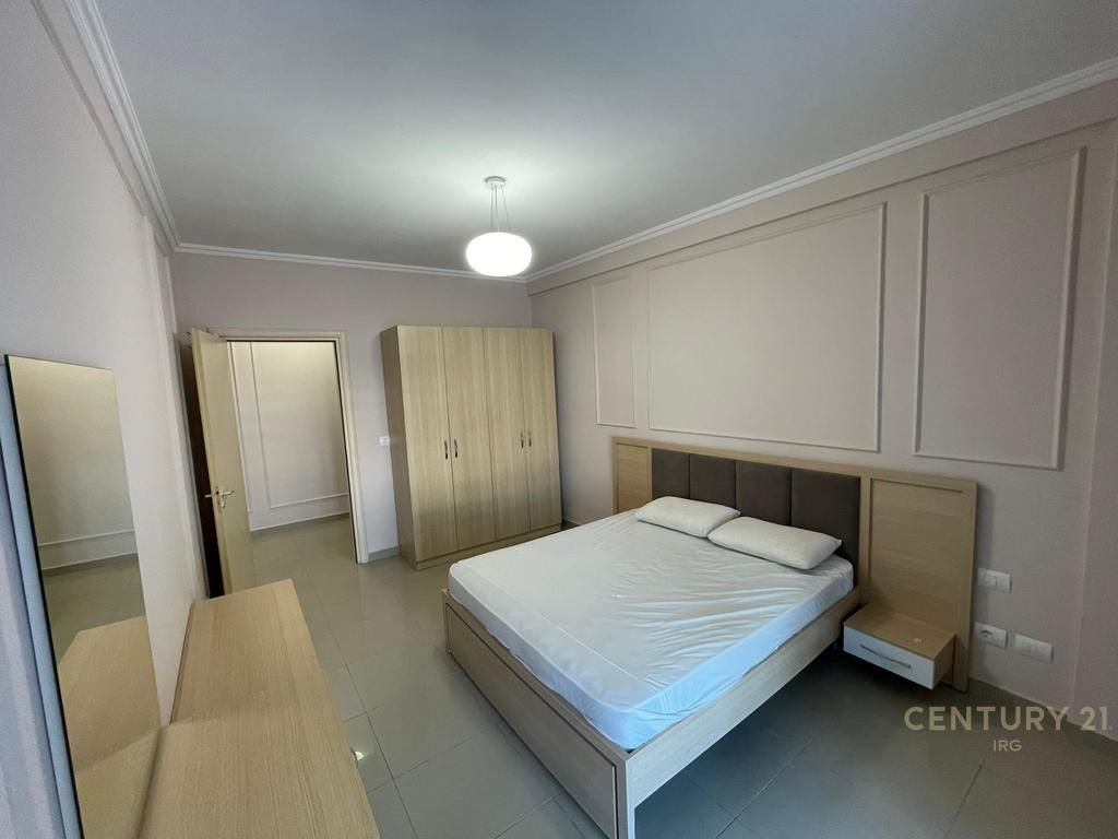 BULEVARDI I RI: Apartament 1+1 per shitje