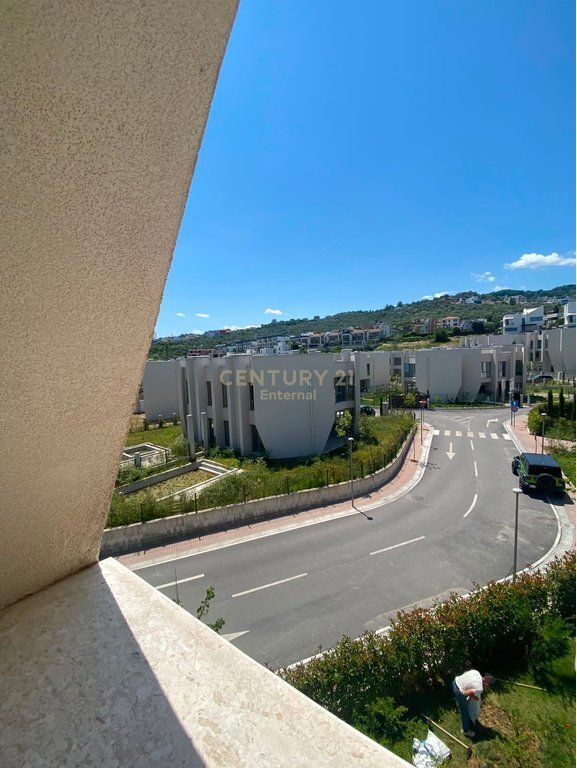 Shitet Apartamnet 2+1 tek Liqeni Thate tek Rezidenca Green Valley
