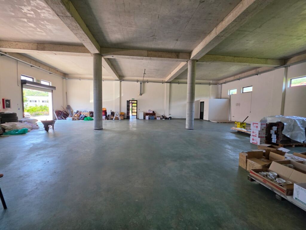 🏢 MAGAZINË MODERNE ME QIRA NË PRUSH – Kombinat 200 m² | Ndërtim i Ri | Standarde Bashkëkohore 5 m lartësi 💥 100.000 Lekë/Muaj 🔥🔥
