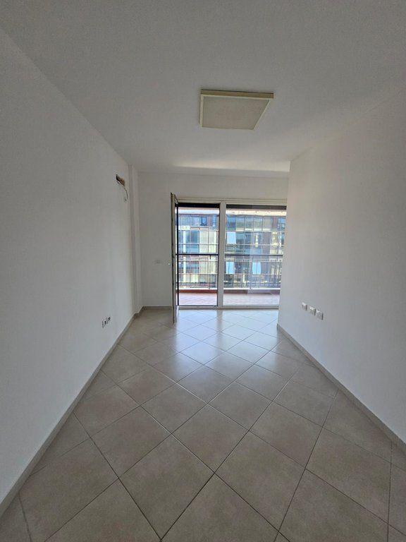Jepet me qira apartament për zyra/pune, përballë SPAK-ut 650 € /Muaj