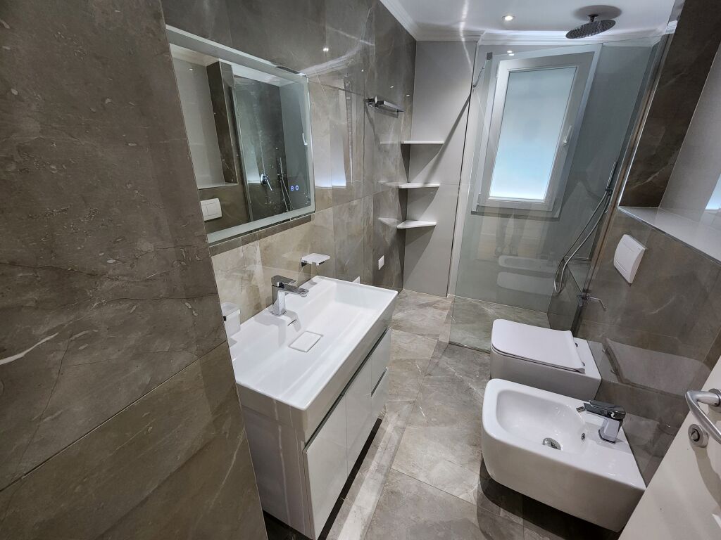 Super Duplex 4+1+3, Liqeni i Thate