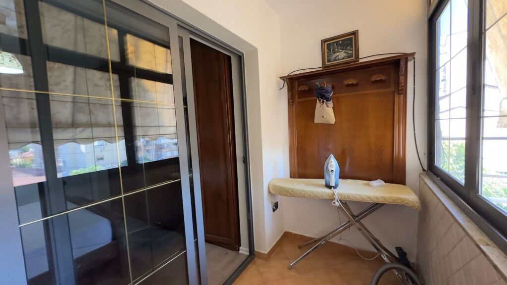 Shitet, Apartament 2+1, Rruga Fortuzi, Tirane . Empire70571