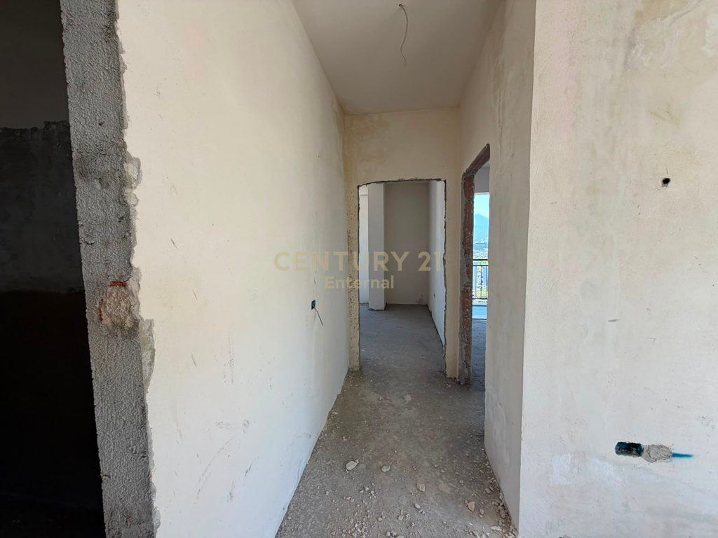 Shitet apartament 2+1 +2 te fusha e Aviacionit