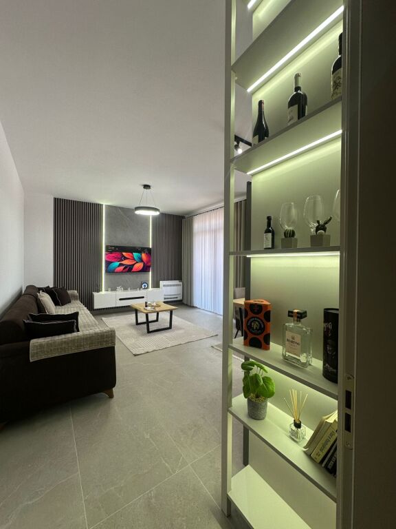 🏠 Jepet Apartament 1+1 me Qira  📍 Pranë Stacionit të Trenit, Rruga Vjosa