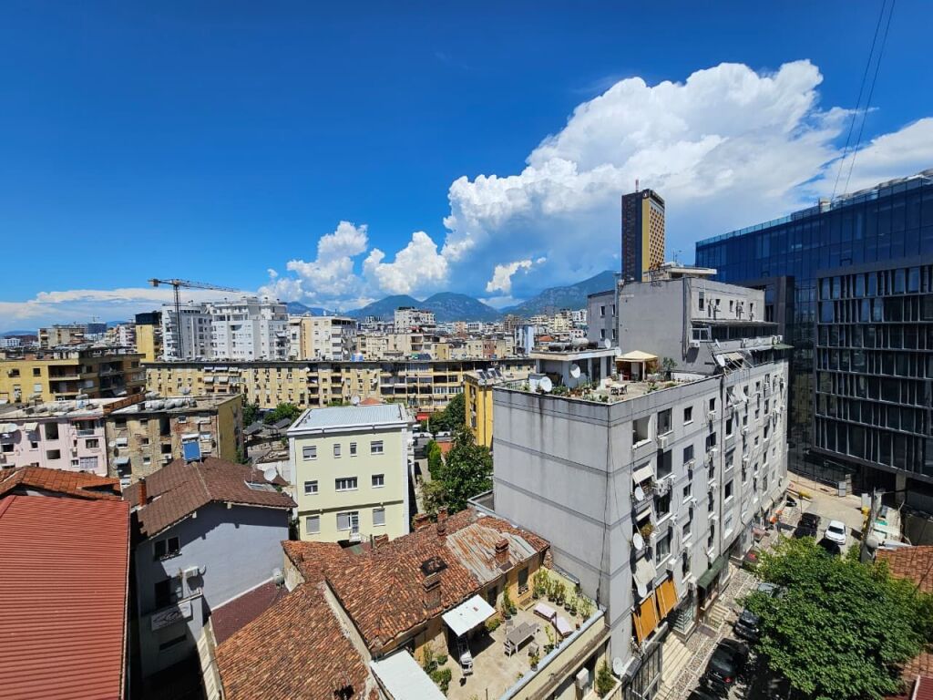 Zyra me qira prane Sheshit Skenderbej!
