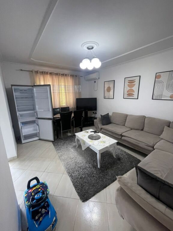 Affittasi appartamento 2+1 50000 lek al mese a Lapraka