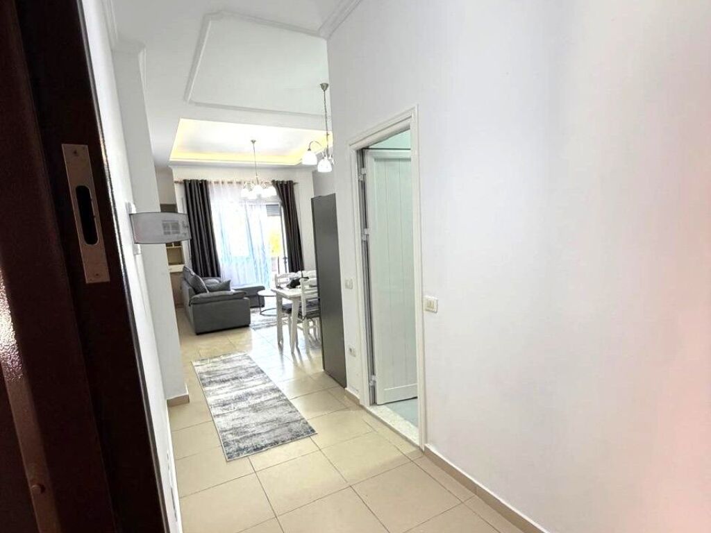 APARTAMENT 1+1 ME QIRA TEK KOPSHTI BOTANIK