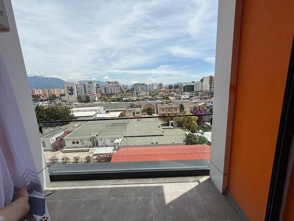 Disponojmë për qera Apartament 1+1 tek Ish-Dogana.