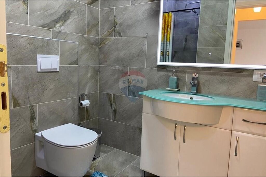 Jepet me qira apartament 2+1 tek Kopshti Botanik