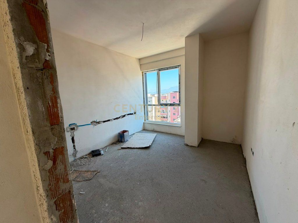 Shitet apartament 2+1 +2 te fusha e Aviacionit