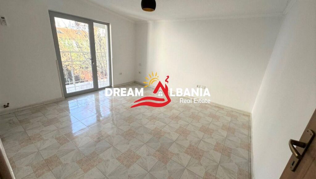 Jepet me qera Vile 3 kateshe tek Vilat Gjermane prane rruges se Elbasanit (ID 4251286)