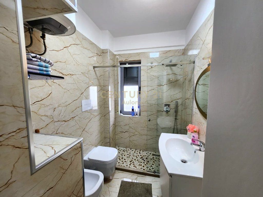 Apartament 2+1 me Pamje të Plotë nga Deti në Lungomare 1
