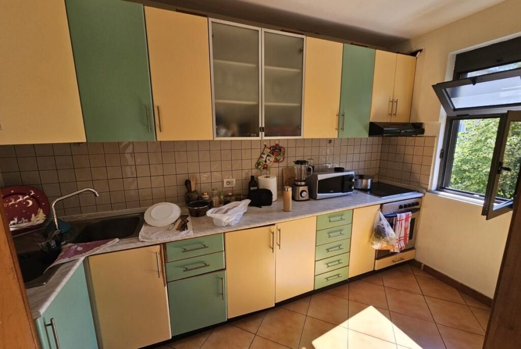 Prane Pallatit Me Shigjeta Shitet Apartament 1+1 Me Planimetri Te Rregullt! 117,000€ Shitje