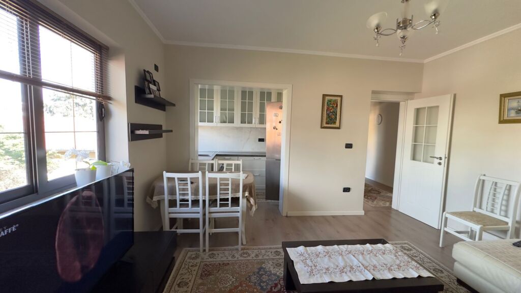 Shitet, Apartament 2+1, Rruga Fortuzi, Tirane . Empire70571