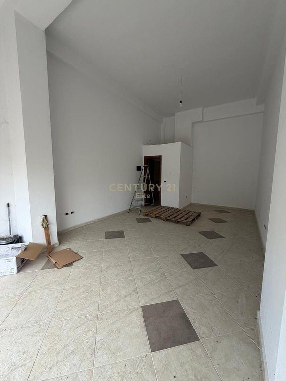 Locale in affitto, Astir