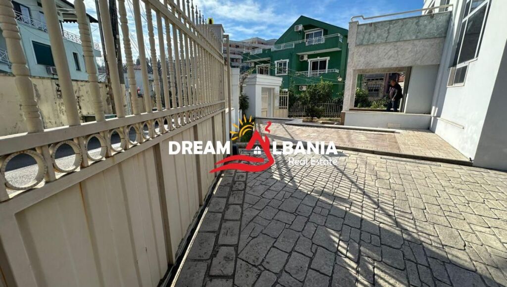 Jepet me qera Vile 3 kateshe tek Vilat Gjermane prane rruges se Elbasanit (ID 4251286)