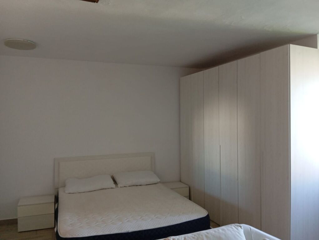 Tirane, jepet me qera apartament 1+1 Kati 5, 50 m² (Ferrit Xhajko)