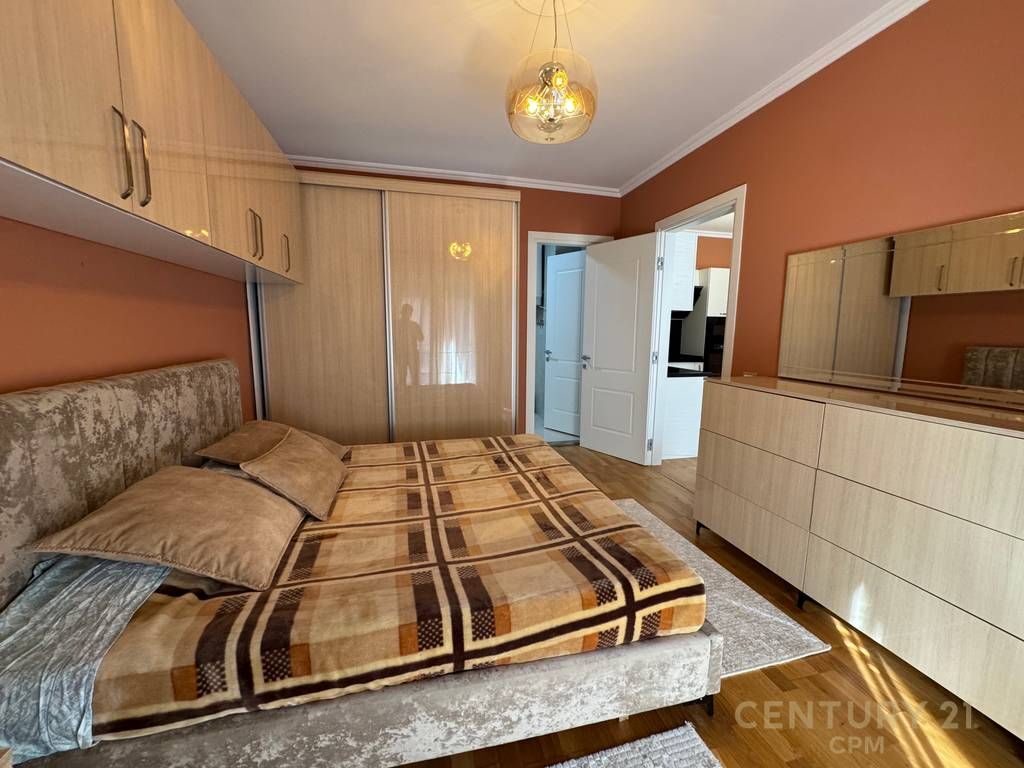 Apartment 2+1 + 2 parking spaces for rent near Zogu 1 Boulevard!