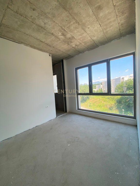 Shitet Apartamnet 2+1 tek Liqeni Thate tek Rezidenca Green Valley