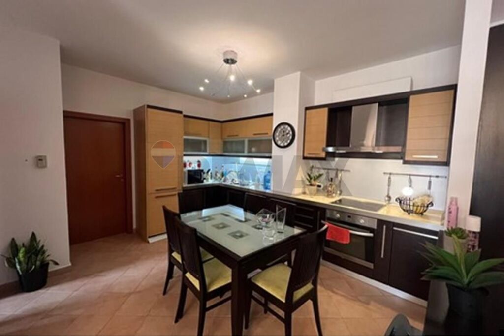 Apartament 2+1+2 ne shitje tek Komuna se Parisit.